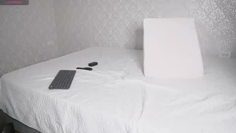 Snapshot of kellyfernandes chatting on 09-30-25, 01:21 vanessa online show from 09-30-25, 01:21