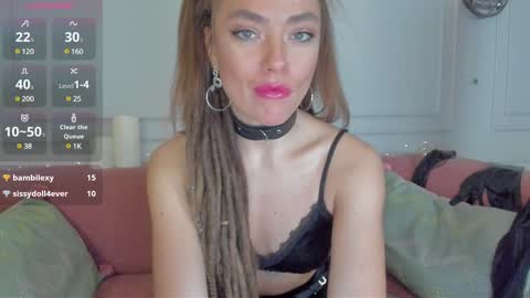 Snapshot of kellyfouler chatting on 12-15-24, 01:43 KellyFouler online show from 12-15-24, 01:43