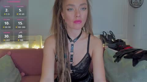 Snapshot of kellyfouler chatting on 02-07-25, 01:53 KellyFouler online show from 02-07-25, 01:53