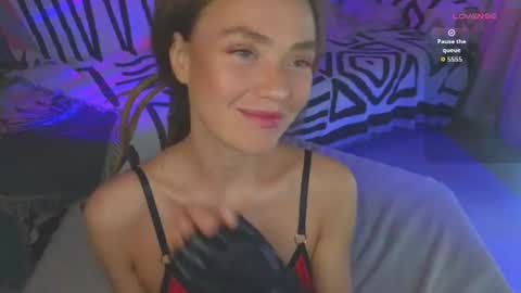 Snapshot of kellyfouler chatting on 07-16-26, 04:24 KellyFouler online show from 07-16-26, 04:24