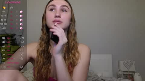 Snapshot of kellykeat chatting on 11-24-25, 02:22 Princess Kelly online show from 11-24-25, 02:22