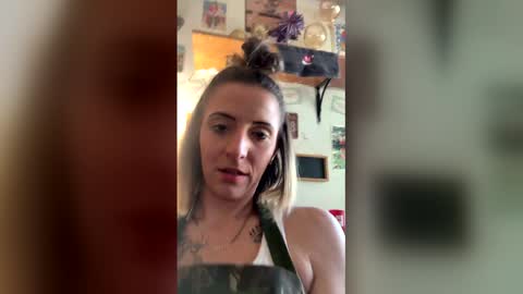 kellyy_marieee13 online show from 05-04-26, 12:23