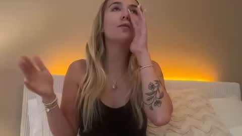 Snapshot of kelseyblu chatting on 05-19-26, 12:05 Kelsey Blu online show from 05-19-26, 12:05