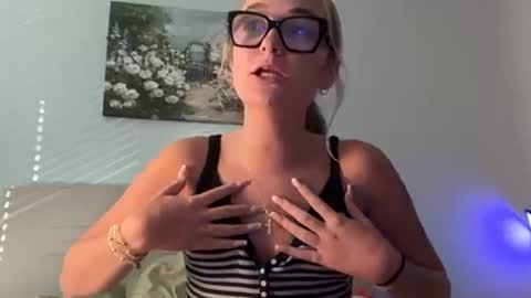 Snapshot of kelseyblu chatting on 06-04-26, 11:11 Kelsey Blu online show from 06-04-26, 11:11