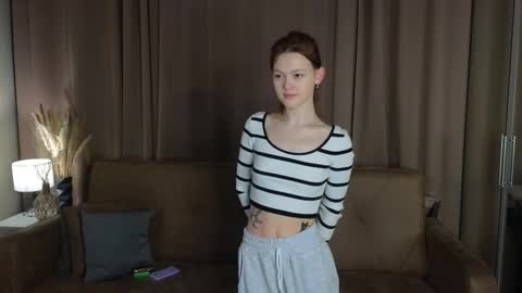 Snapshot of kelsiehelems chatting on 11-17-25, 07:19 Eva online show from 11-17-25, 07:19