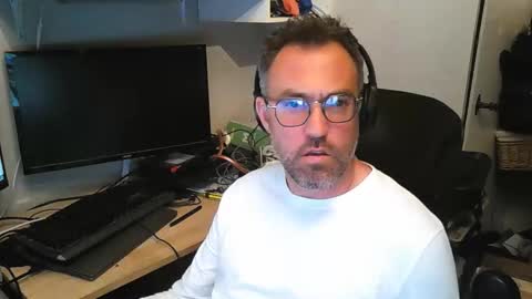 Snapshot of kelvin06133 chatting on 04-14-26, 11:33 kelvin06133 online show from 04-14-26, 11:33