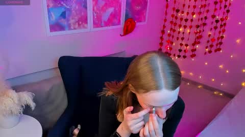 Snapshot of kely_cute chatting on 02-20-26, 12:05 kely cute online show from 02-20-26, 12:05