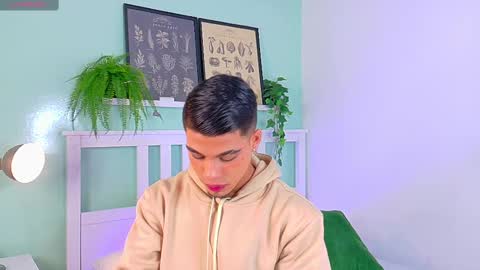 Snapshot of ken_boy_ chatting on 09-10-25, 11:43 online show from 09-10-25, 11:43