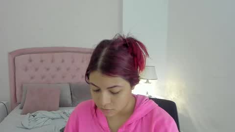 Snapshot of kendall__fox chatting on 09-15-25, 04:12 Kendall online show from 09-15-25, 04:12