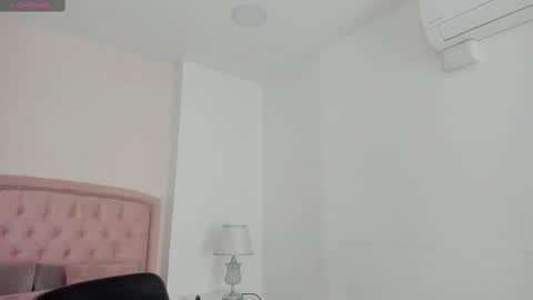 Snapshot of kendall__fox chatting on 09-21-25, 05:09 Kendall online show from 09-21-25, 05:09