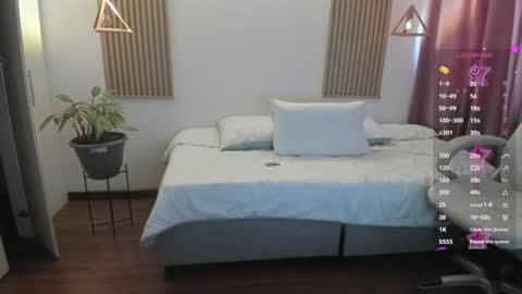 Kendall  online show from 12-21-25, 03:41