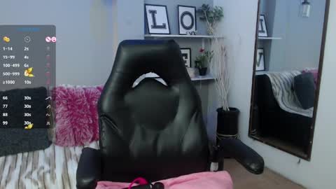 Snapshot of kendallwood_ chatting on 05-04-26, 09:00 Kendall online show from 05-04-26, 09:00