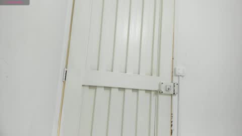 Kendal  online show from 09-15-25, 08:53