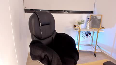 kendra  Benz online show from 11-26-25, 11:06