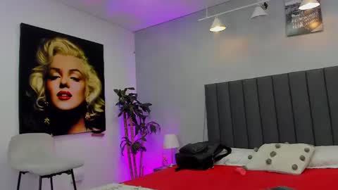 Snapshot of kendra_london chatting on 07-13-26, 11:13 Kendra London online show from 07-13-26, 11:13