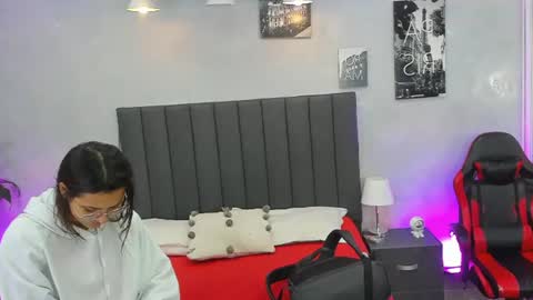Snapshot of kendra_london chatting on 07-14-26, 11:16 Kendra London online show from 07-14-26, 11:16