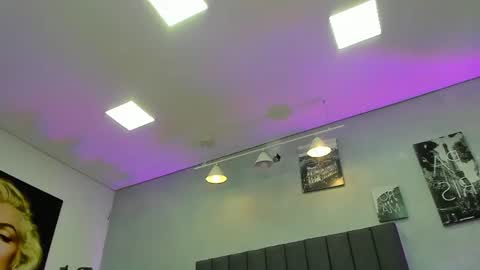 Snapshot of kendra_london chatting on 07-15-26, 11:15 Kendra London online show from 07-15-26, 11:15