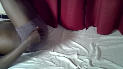 Snapshot of kenia_couples chatting on 09-09-25, 01:43 Nelian and Emma online show from 09-09-25, 01:43