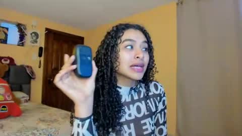 Snapshot of keniia_riizz chatting on 06-29-26, 06:19 Kenia online show from 06-29-26, 06:19