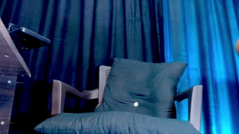 Snapshot of kenllyhot chatting on 02-03-25, 10:54 Kenlly online show from 02-03-25, 10:54