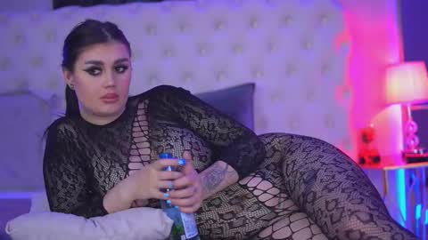 Kendra online show from 12-16-25, 04:12