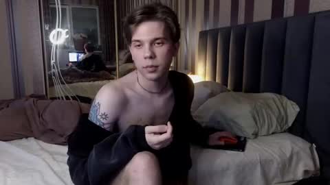 Snapshot of kennethwhale chatting on 12-05-25, 07:10 Bennet Shark online show from 12-05-25, 07:10