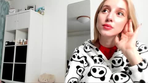 Snapshot of kenziedawton chatting on 02-05-25, 05:09 Kenzie online show from 02-05-25, 05:09