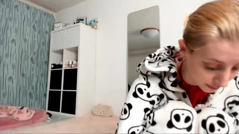 Snapshot of kenziedawton chatting on 02-06-25, 05:03 Kenzie online show from 02-06-25, 05:03