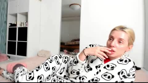 Snapshot of kenziedawton chatting on 02-24-25, 06:16 Kenzie online show from 02-24-25, 06:16