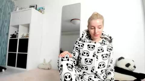 Kenzie online show from 10-13-25, 06:24