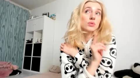 Kenzie online show from 11-08-25, 04:56