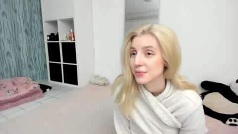 Snapshot of kenziedawton chatting on 05-17-26, 01:51 Kenzie online show from 05-17-26, 01:51