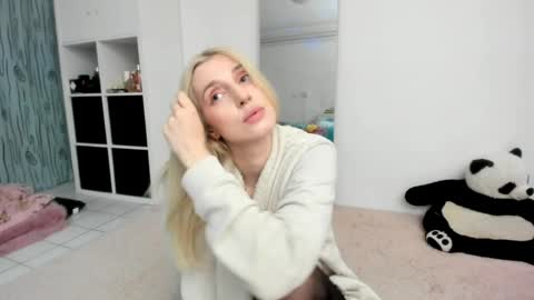 Snapshot of kenziedawton chatting on 05-23-26, 05:06 Kenzie online show from 05-23-26, 05:06