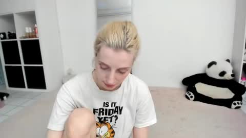 Kenzie online show from 08-02-26, 01:42
