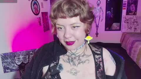 Snapshot of kenziesharik chatting on 05-31-26, 05:26 Kenzie online show from 05-31-26, 05:26