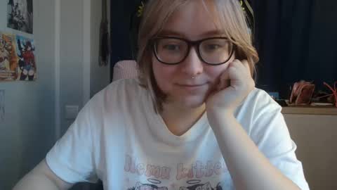 Snapshot of kerstinscotto chatting on 10-20-25, 07:31 Jenny online show from 10-20-25, 07:31