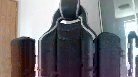 Snapshot of kert19 chatting on 10-18-25, 06:48 KerKER online show from 10-18-25, 06:48