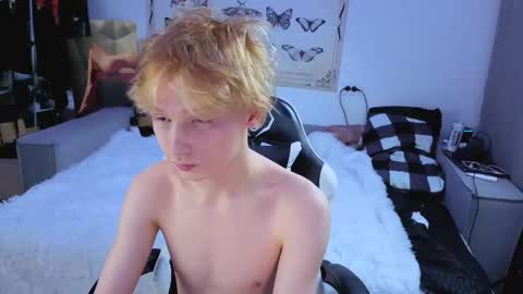 Snapshot of kessy_white chatting on 11-11-25, 07:58 Kessy online show from 11-11-25, 07:58