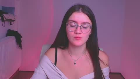 Snapshot of ketrin_pirsss chatting on 12-19-24, 01:28 Ketrin online show from 12-19-24, 01:28