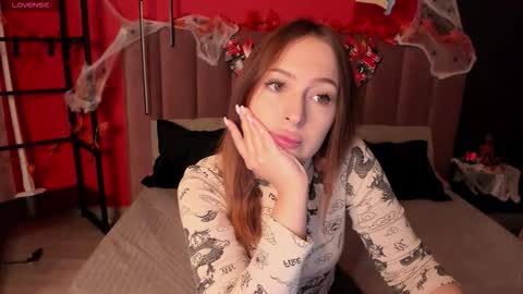 Snapshot of ketrinwhite chatting on 10-19-25, 01:28 KatrinaKetrin online show from 10-19-25, 01:28