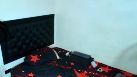 Snapshot of kevinkewma chatting on 06-18-26, 11:25 kevinkewma online show from 06-18-26, 11:25