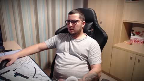 Kevinn online show from 11-27-25, 06:32