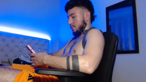Snapshot of kevinsantiag0 chatting on 12-16-25, 01:54 kevinsantiag0 online show from 12-16-25, 01:54