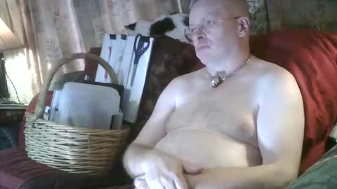 Snapshot of kevydaddyhubby2 chatting on 04-04-26, 08:39 kevydaddyhubby2 online show from 04-04-26, 08:39