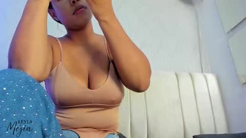 Snapshot of keyla_mejia chatting on 02-25-26, 12:04 Keyla online show from 02-25-26, 12:04