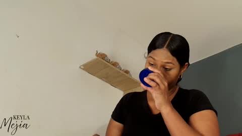 Snapshot of keyla_mejia chatting on 03-26-26, 12:00 Keyla online show from 03-26-26, 12:00