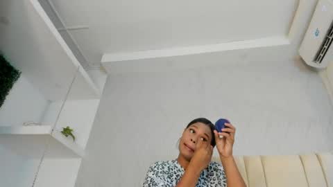 Snapshot of keyla_mejia chatting on 05-13-26, 12:02 Keyla online show from 05-13-26, 12:02