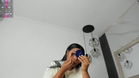 Snapshot of keyla_mejia chatting on 05-14-26, 12:01 Keyla online show from 05-14-26, 12:01