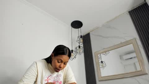 Snapshot of keyla_mejia chatting on 05-27-26, 12:02 Keyla online show from 05-27-26, 12:02