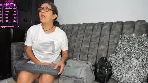 Snapshot of keyla_milf chatting on 09-25-25, 02:59 Keila Milf online show from 09-25-25, 02:59